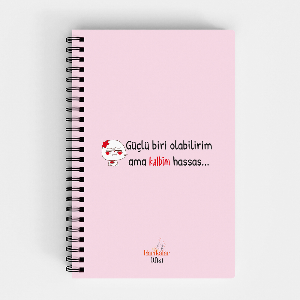 Harikalar Ofisi Güçlü Biri Olabilirim Ama Kalbim Hassas Temalı 14*19 Çizgili Defter